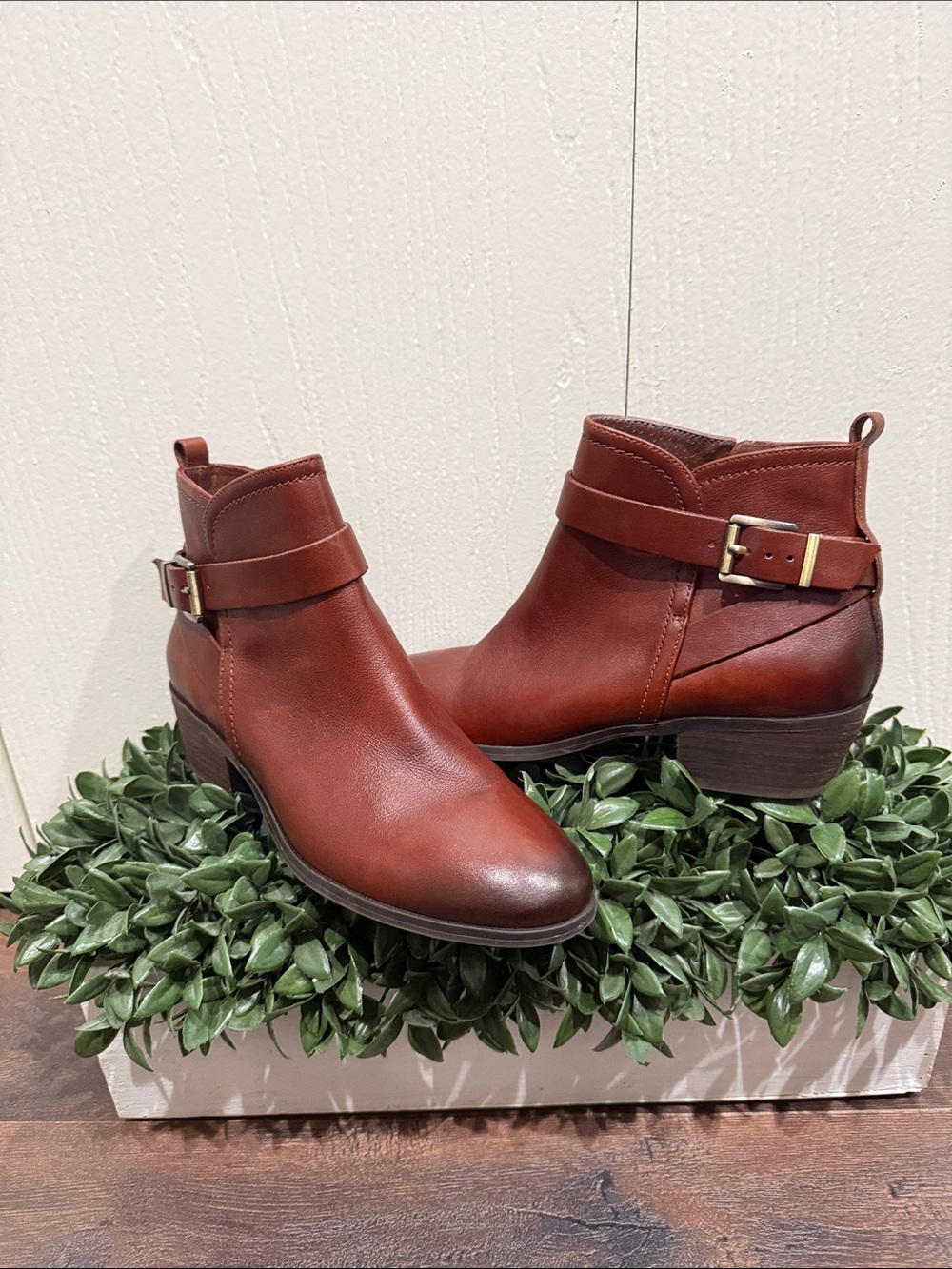 Vince Camuto PeamerCognac Leather Ankle Boots with Buckle Detail Size 8 NWOT
